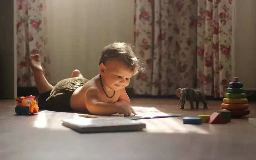 Zdjęcie Jakie zabawki edukacyjne dla niemowląt wspierają rozwój dziecka?