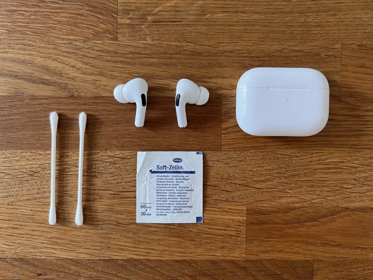 Zdjęcie Jak wyczyścić AirPods z woskowiny i uniknąć uszkodzeń?