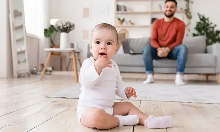 Zdjęcie Kiedy dziecko siada samodzielnie? Odkryj kluczowe etapy rozwoju