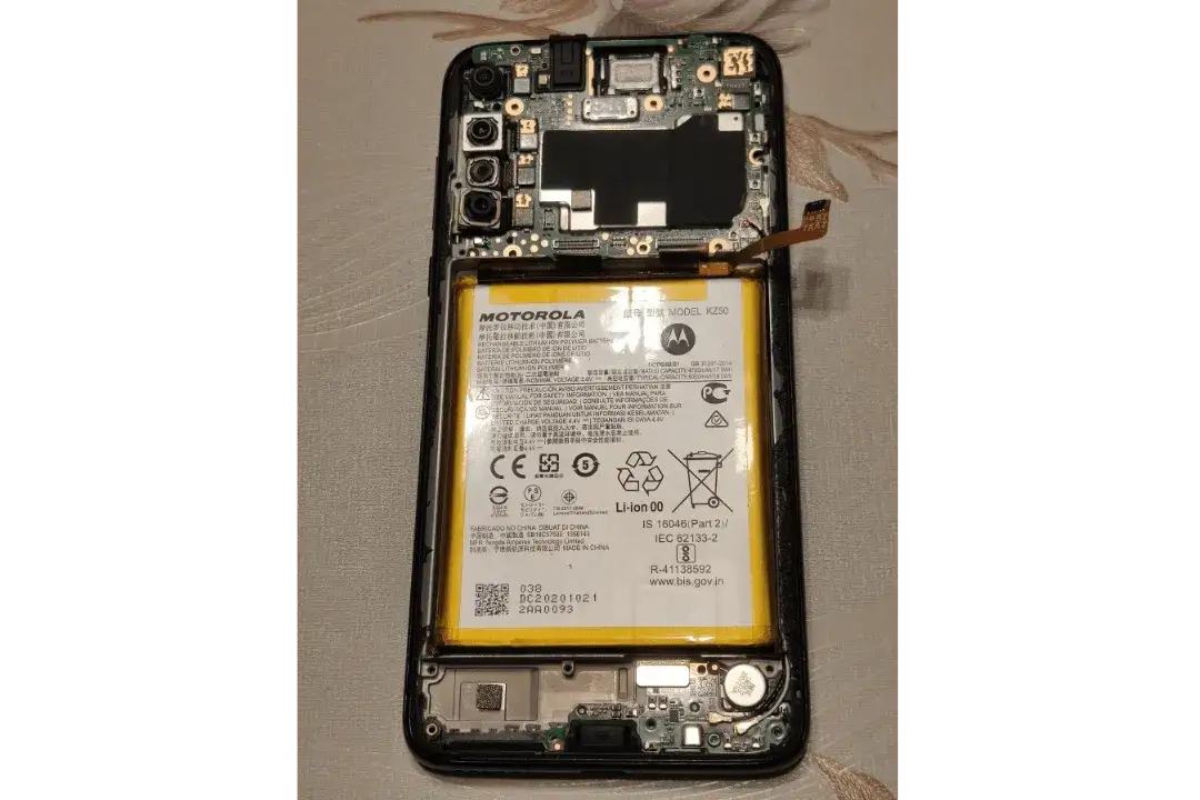Zdjęcie Wymiana baterii w Moto Z: uniknij kosztownych napraw i problemów
