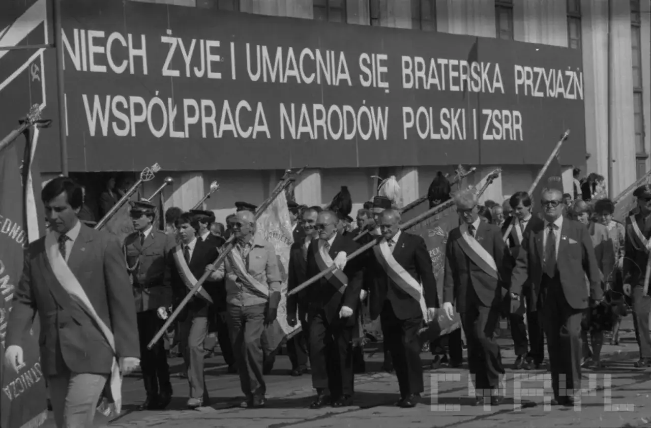 Zdjęcie Demokracja parlamentarna: kluczowe cechy i historia w Polsce