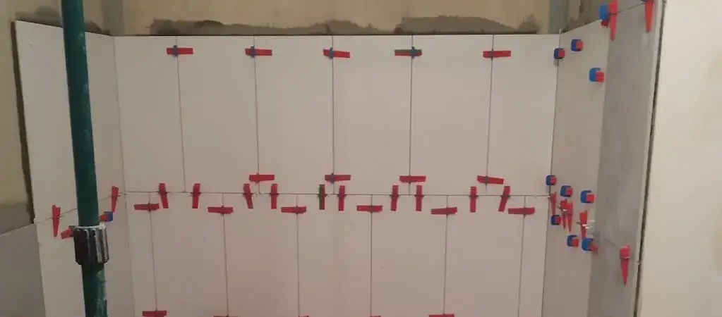 Zdjęcie Jaka szerokość fugi do płytek 20x120 cm? Uniknij pęknięć i problemów