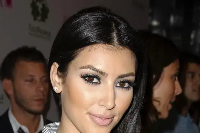 Zdjęcie Rzęsy metoda Kim Kardashian: jak osiągnąć efekt glamour bez wysiłku