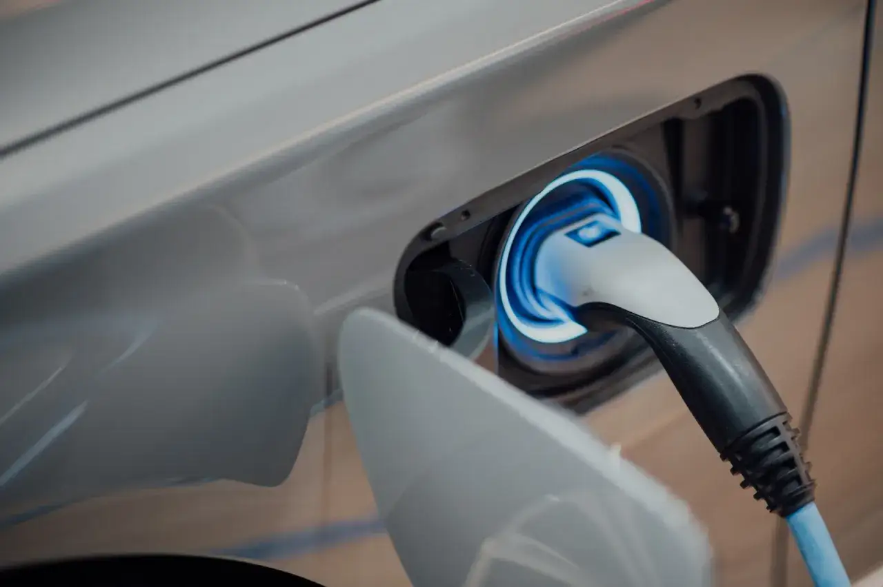 Zdjęcie Instalacje elektryczne jednofazowe i trójfazowe - jakie są różnice i zastosowania?