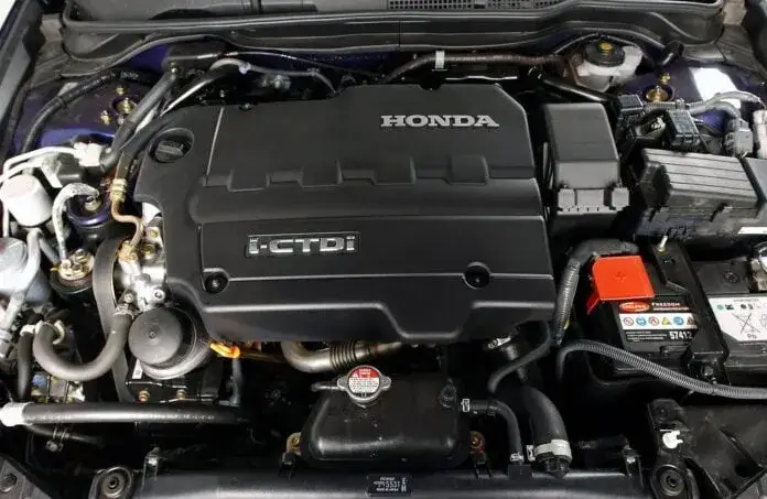 Zdjęcie Honda CR-V 2.2 diesel ile oleju do silnika - uniknij kosztownych błędów