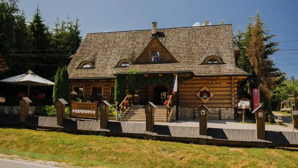Zdjęcie Gdzie zjeść w Bieszczadach? Odkryj najlepsze restauracje i smaki