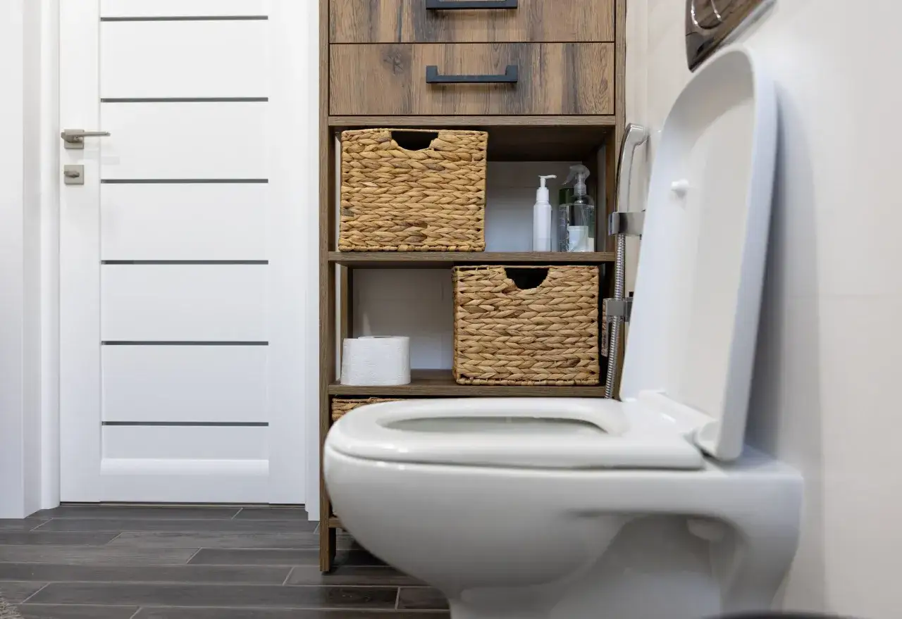 Zdjęcie Ile kosztuje montaż WC? Sprawdź, co wpływa na cenę instalacji