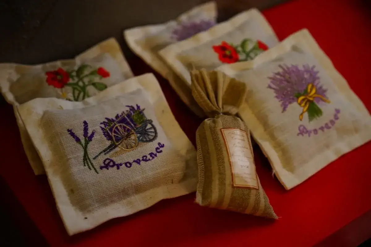 Zdjęcie Co warto kupić na pamiątkę z podróży? Odkryj najlepsze produkty