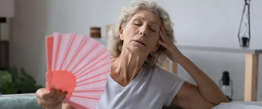 Zdjęcie Jak długo trwają uderzenia gorąca przy menopauzie – co musisz wiedzieć