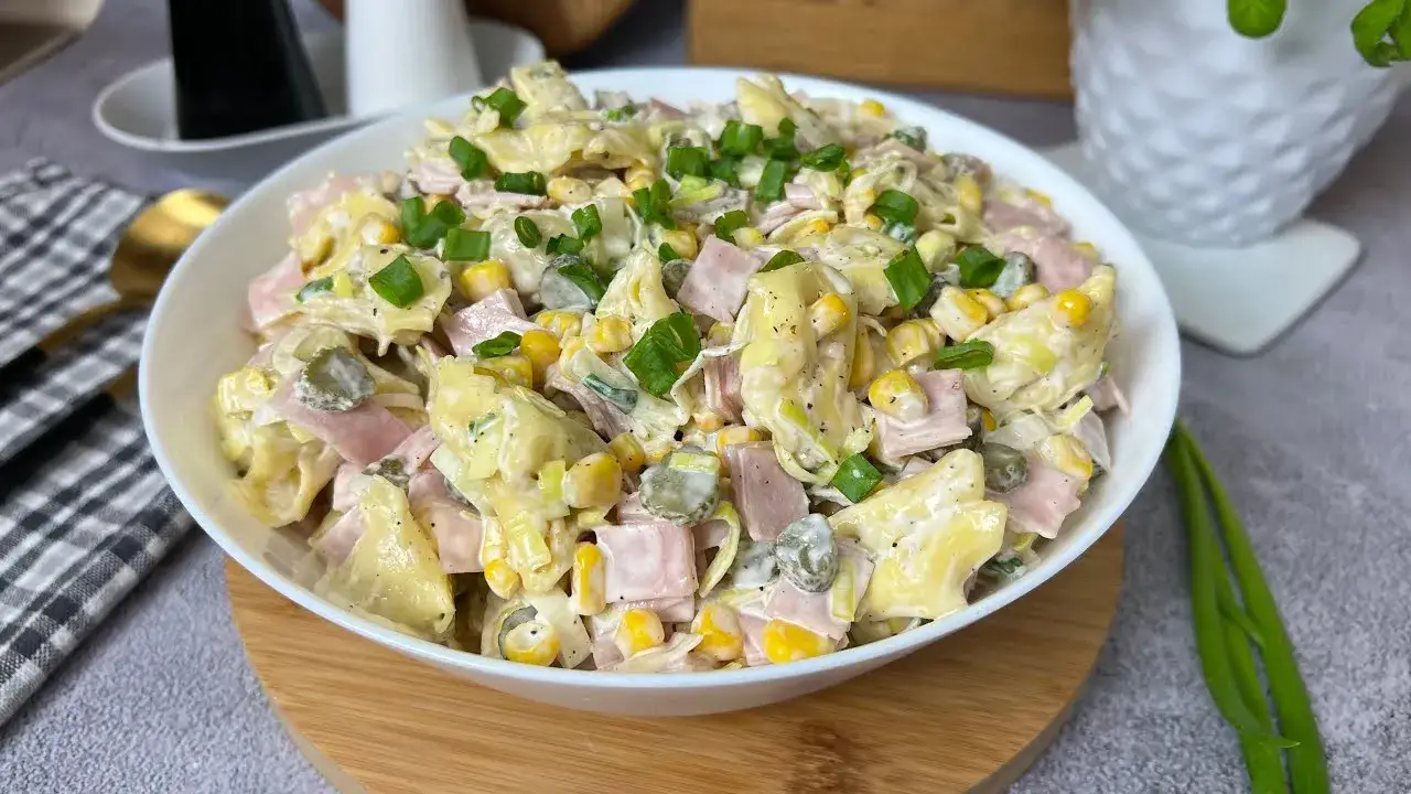 Zdjęcie Jak zrobić sałatkę z tortellini - szybki przepis na pyszne danie