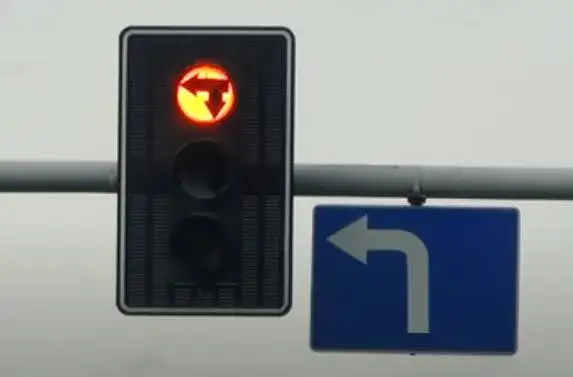 Zdjęcie Skręt 3A: Co oznacza skręt 3A w ruchu drogowym?