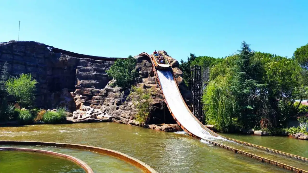 Zdjęcie Precios entradas parques atracciones España: ¡Ahorra y planifica tu visita!