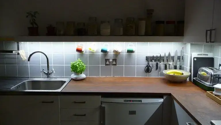 Zdjęcie Jaką taśmę LED pod szafki kuchenne wybrać, by uniknąć błędów?