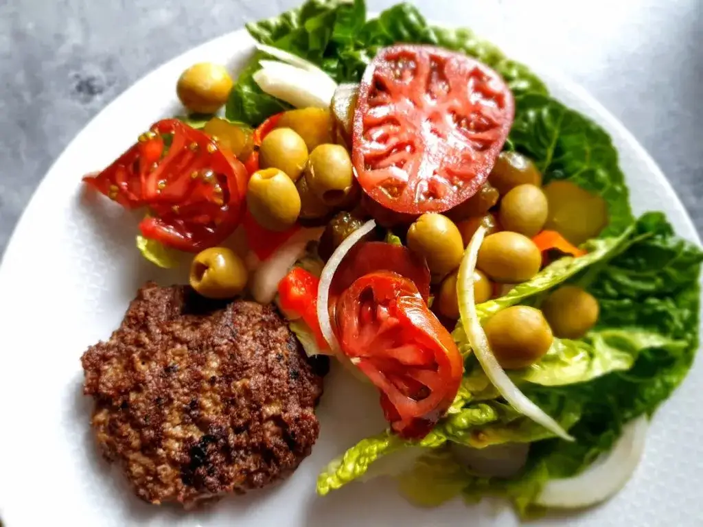 Zdjęcie Jak smażyć burger wołowy, by był soczysty i idealnie przyprawiony