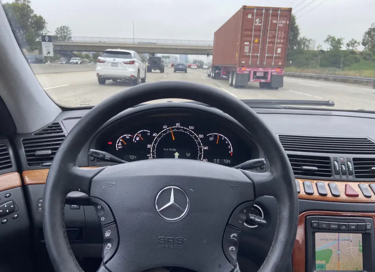 Zdjęcie SRS w Mercedes-Benz: jak działa, diagnoza i najczęstsze problemy
