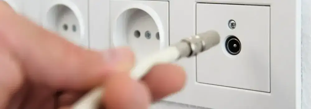 Zdjęcie Zasilanie anteny w dekoderze - co to znaczy i jak poprawić sygnał