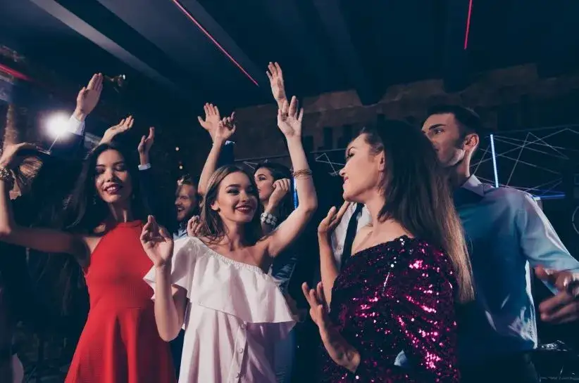 Zdjęcie Jak ubrać się na 18 - najlepsze stylizacje na niezapomnianą imprezę