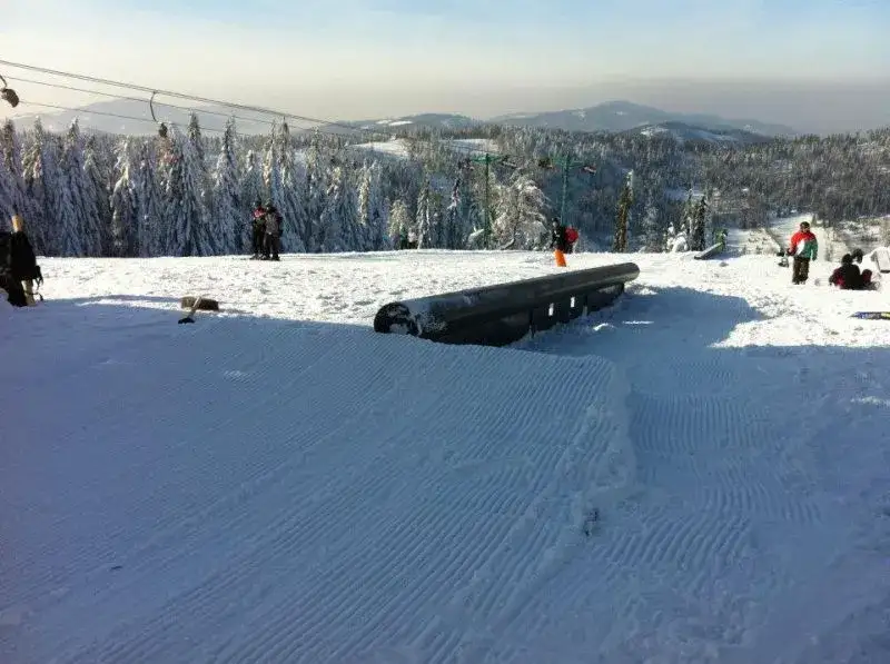 Zdjęcie Snowpark Juliany Szczyrk: Twój Przewodnik po Najlepszym SPocie Freestyle