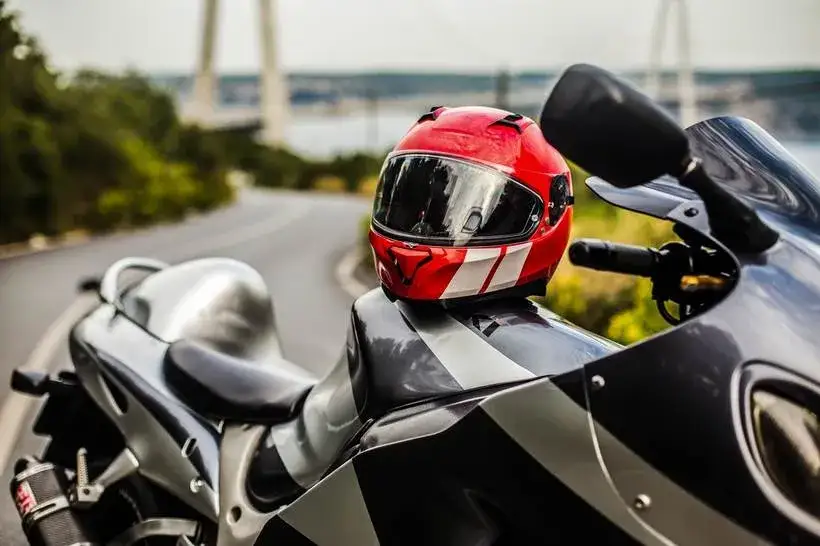 Zdjęcie Jak zmierzyć obwód głowy do kasku motocyklowego, aby uniknąć błędów