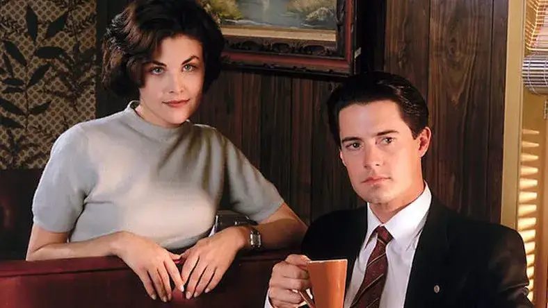 Zdjęcie Miasteczko Twin Peaks: O co chodzi w kultowym serialu Lyncha?