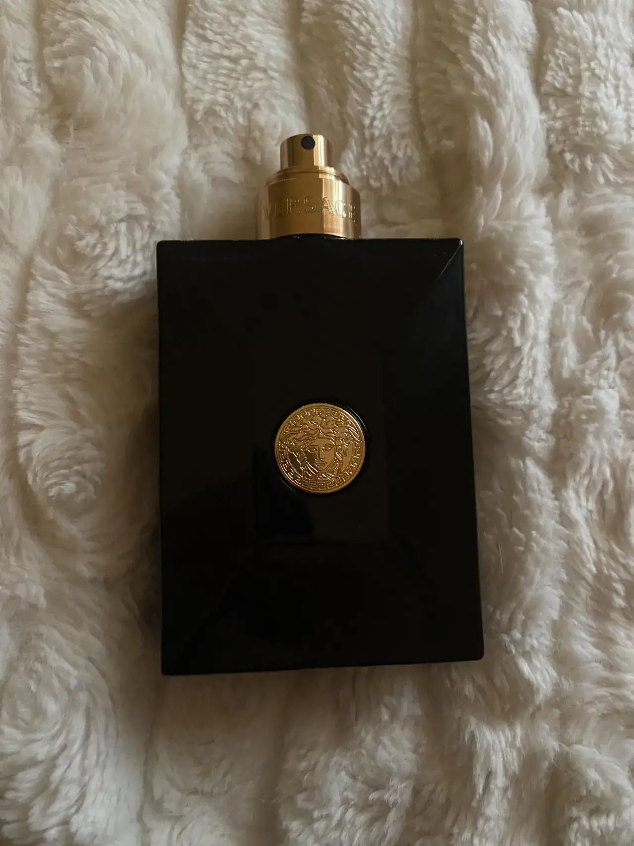 Zdjęcie Versace Dylan Blue recenzja: Czy to naprawdę wyjątkowy zapach?