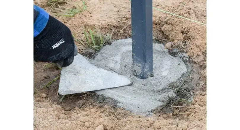 Zdjęcie Jaki beton do słupków ogrodzeniowych zapewni trwałość i stabilność?