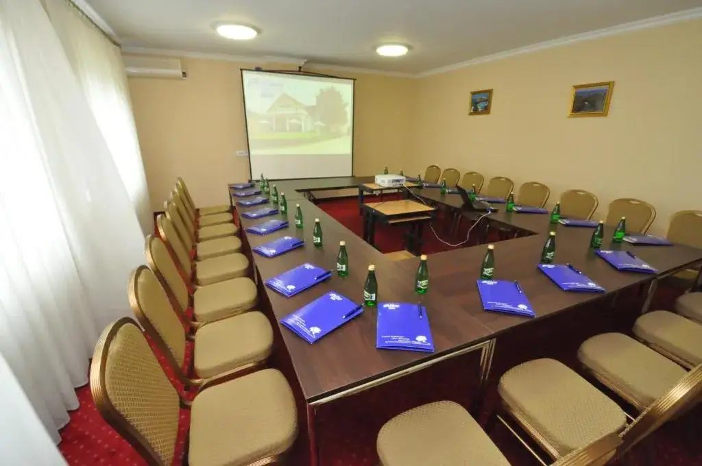 Zdjęcie Hotel Chabrowy Dworek - idealne miejsce na relaks i konferencje