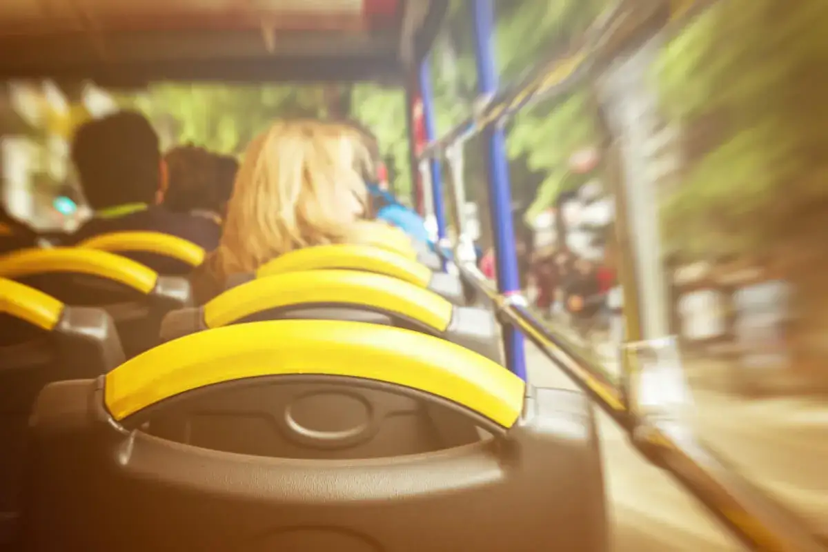 Zdjęcie Gdzie może zatrzymać się autobus szkolny? Zasady i bezpieczeństwo zatrzymań