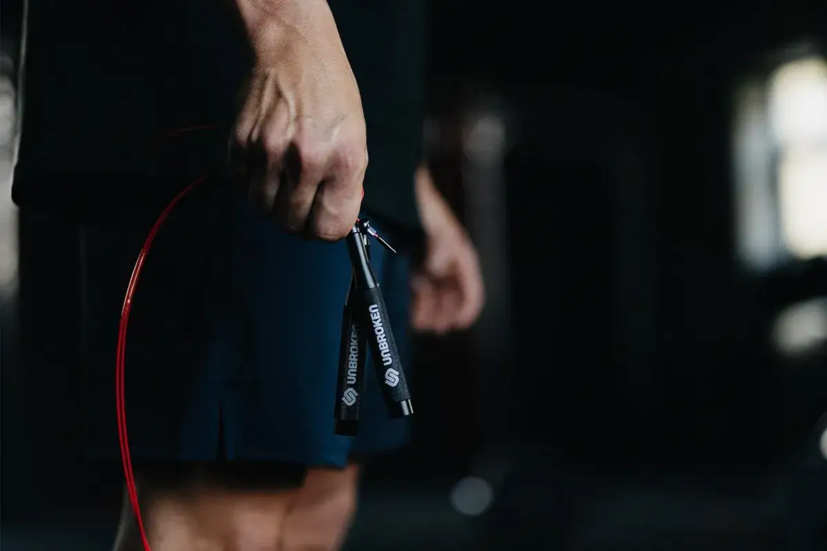 Zdjęcie Jaka skakanka do crossfitu? Wybierz najlepszą na treningi!