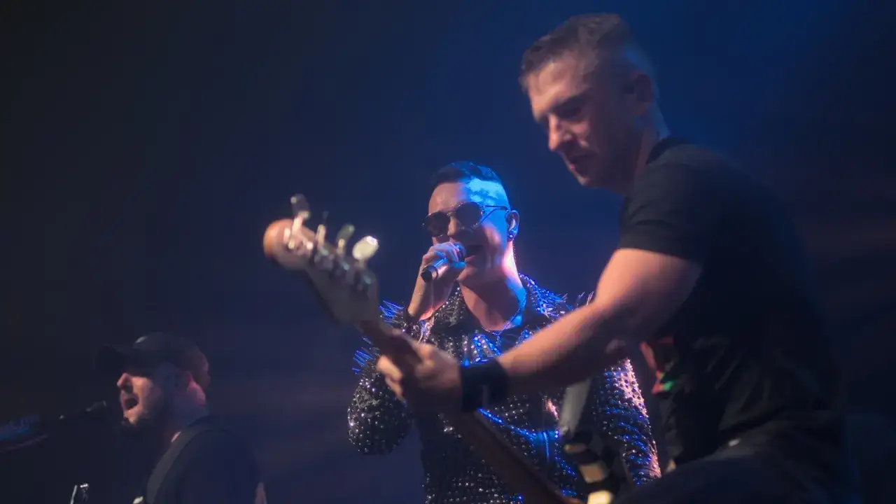 Zdjęcie Ile trwa koncert Nocny Kochanek? Odkryj długość występów zespołu