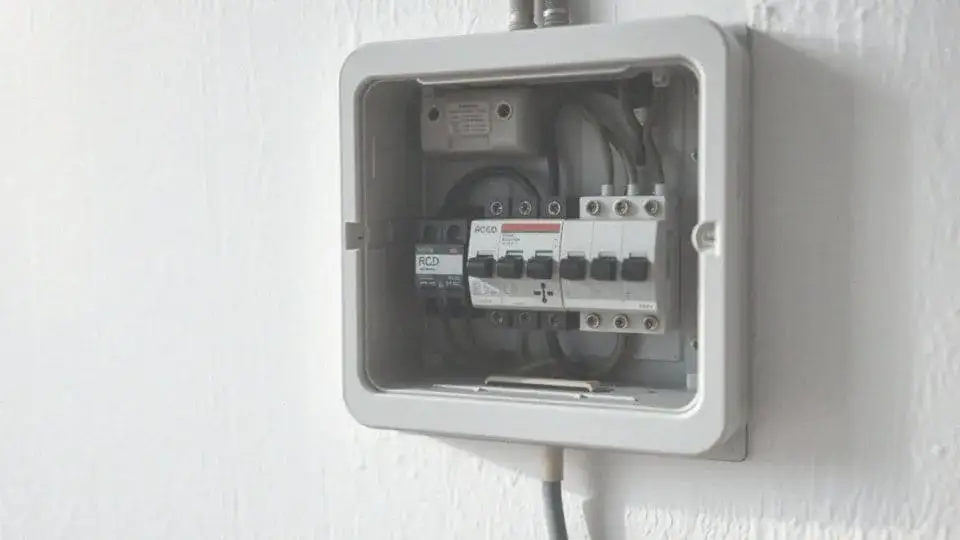 Zdjęcie Jaki bezpiecznik do płyty indukcyjnej, aby uniknąć problem&oacute;w z instalacją?