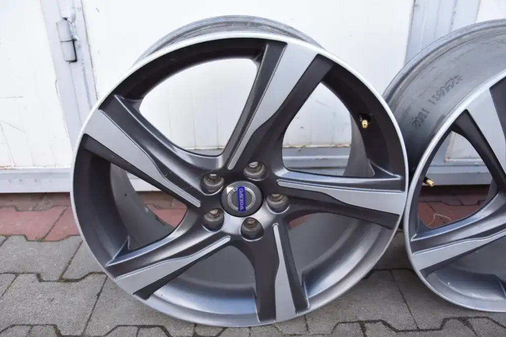 Zdjęcie Jakie felgi pasują do Volvo V60? Sprawdź najlepsze opcje i uniknij błędów!