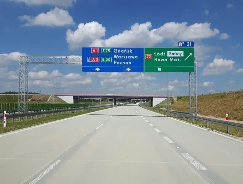 Zdjęcie Znak droga szybkiego ruchu - Co oznacza i jakie są obowiązujące przepisy?