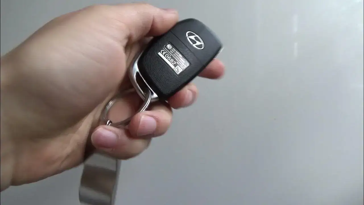 Zdjęcie Jak łatwo i szybko wymienić baterię w kluczyku Hyundai ix35 - poradnik krok po kroku