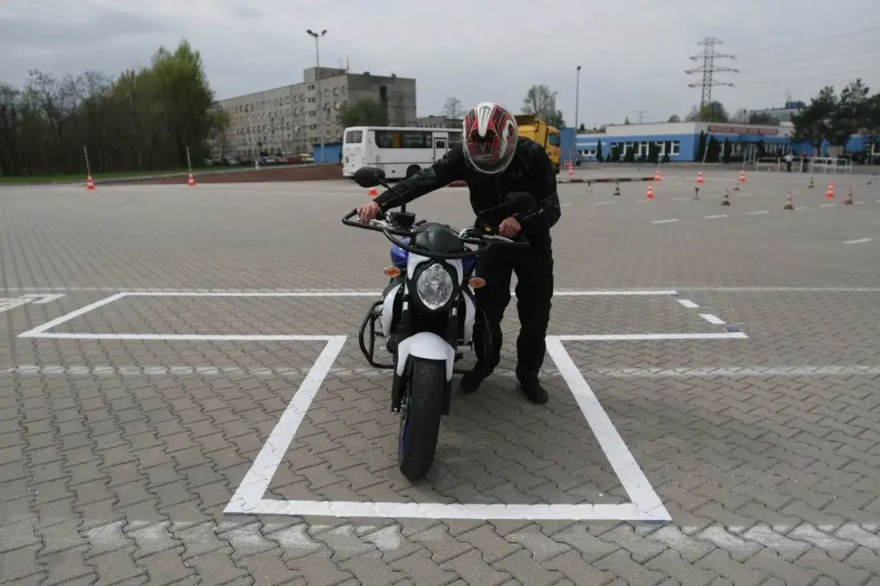 Zdjęcie Jak zdać prawo jazdy na motor – uniknij najczęstszych błędów