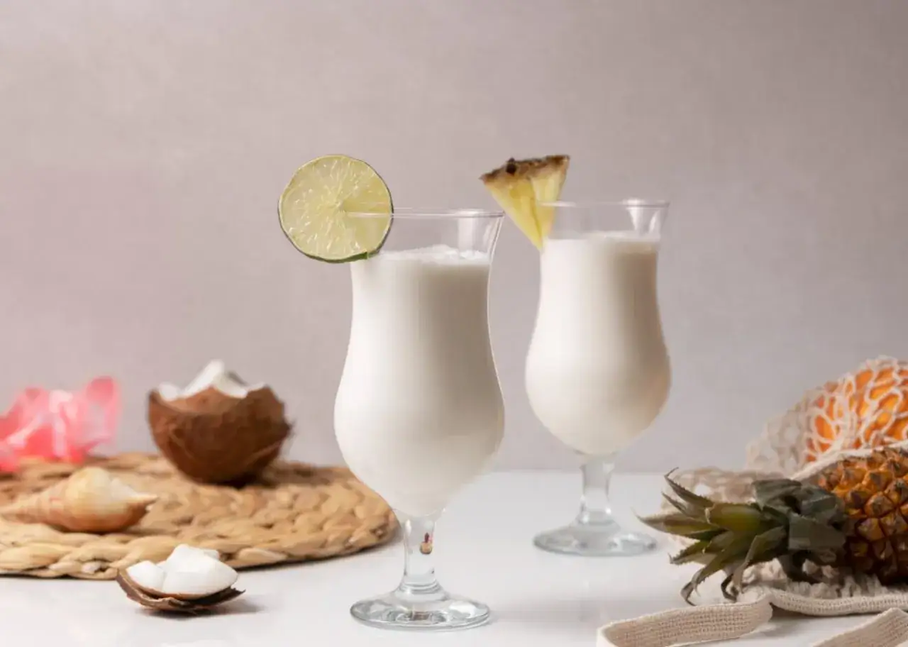 Zdjęcie Pyszne drinki kokosowe z wódką – proste przepisy na letnie orzeźwienie