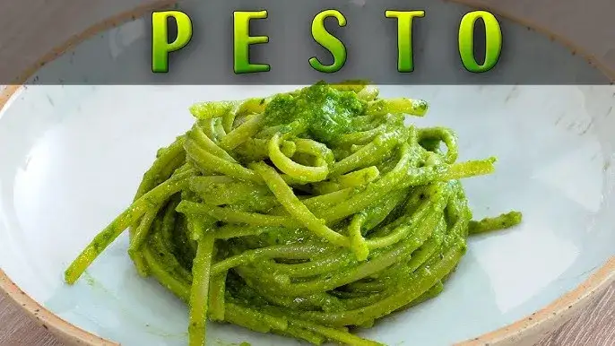 Zdjęcie Co dodać do makaronu z pesto, aby zaskoczyć smakiem i teksturą?