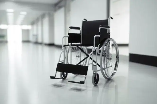 Zdjęcie Gdzie wypożyczyć wózek inwalidzki? Sprawdź najlepsze opcje w Polsce