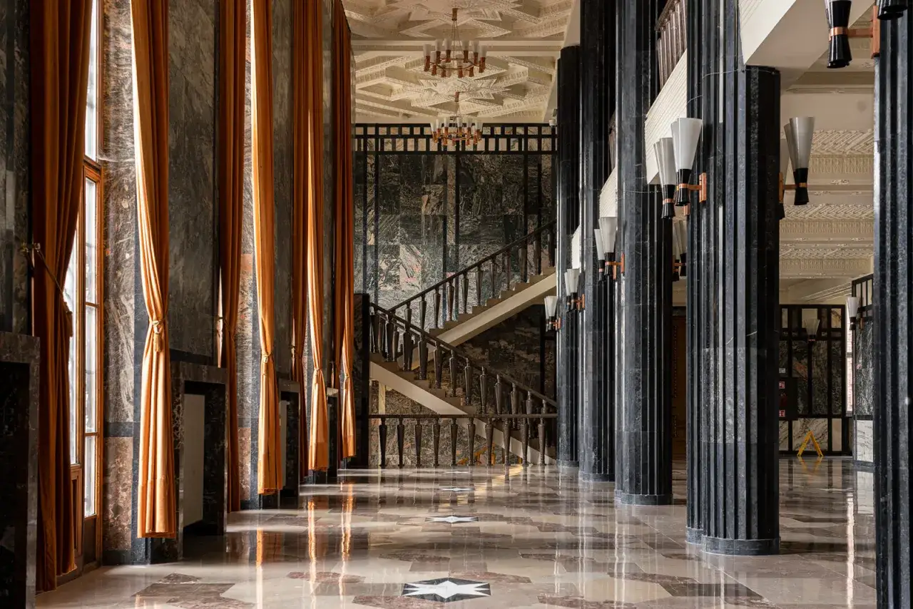 Zdjęcie Jakie style w architekturze są typowe dla okresu pozytywizmu? Odkryj ich tajemnice