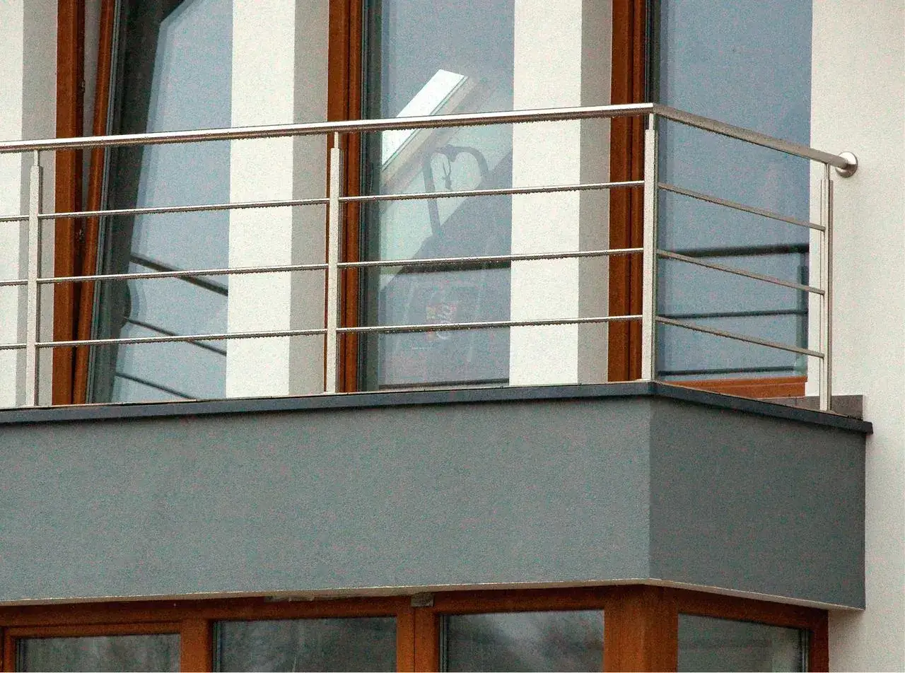 Zdjęcie Jak podwyższyć balustradę na balkonie i zapewnić bezpieczeństwo?
