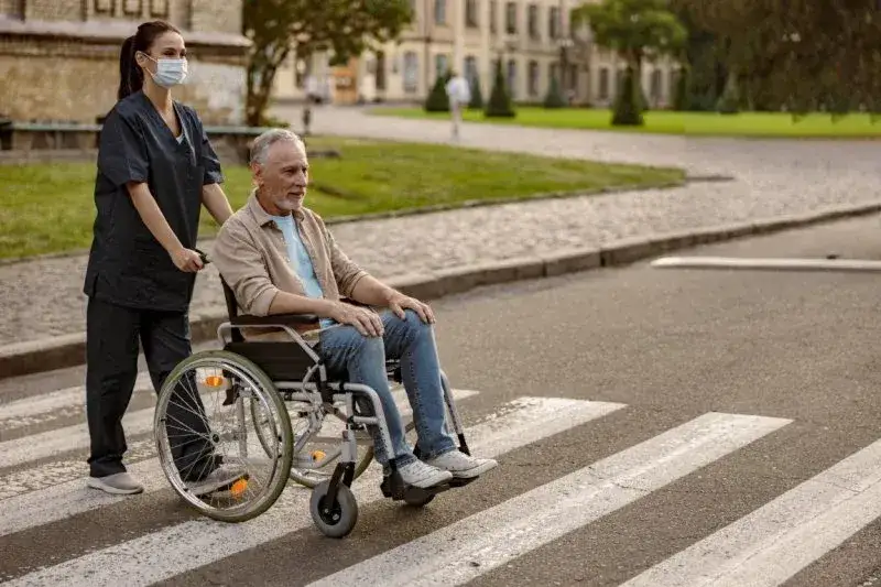 Zdjęcie Ile dostaje opiekun osoby starszej? Zaskakujące fakty o wynagrodzeniach