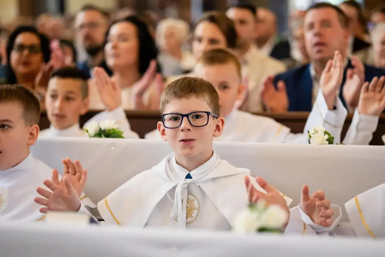 Zdjęcie Ile kosztuje fotograf na komunię? Ceny, które zaskoczą rodziców