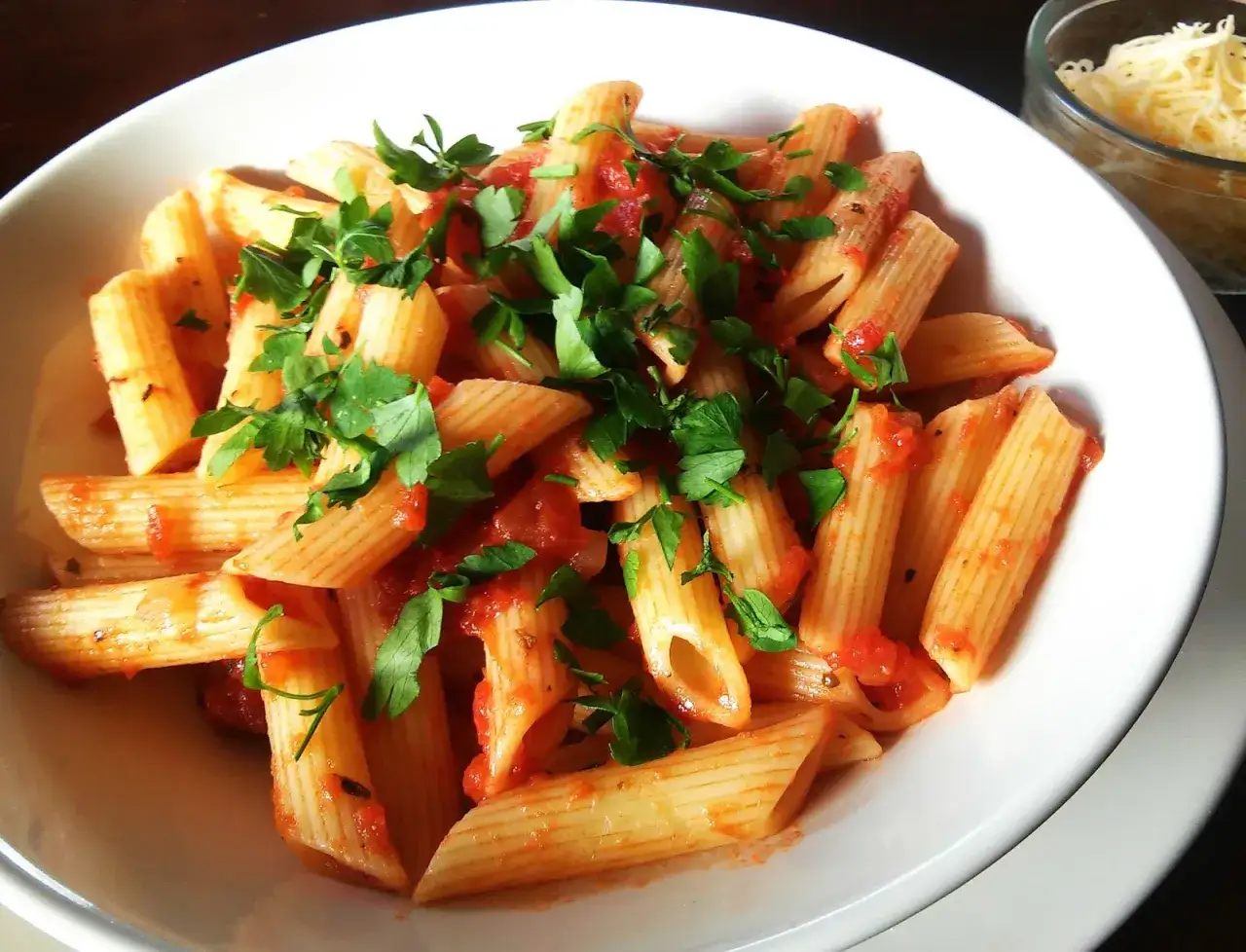 Zdjęcie Makaron penne z sosem – proste przepisy na pyszne dania w 35 minut