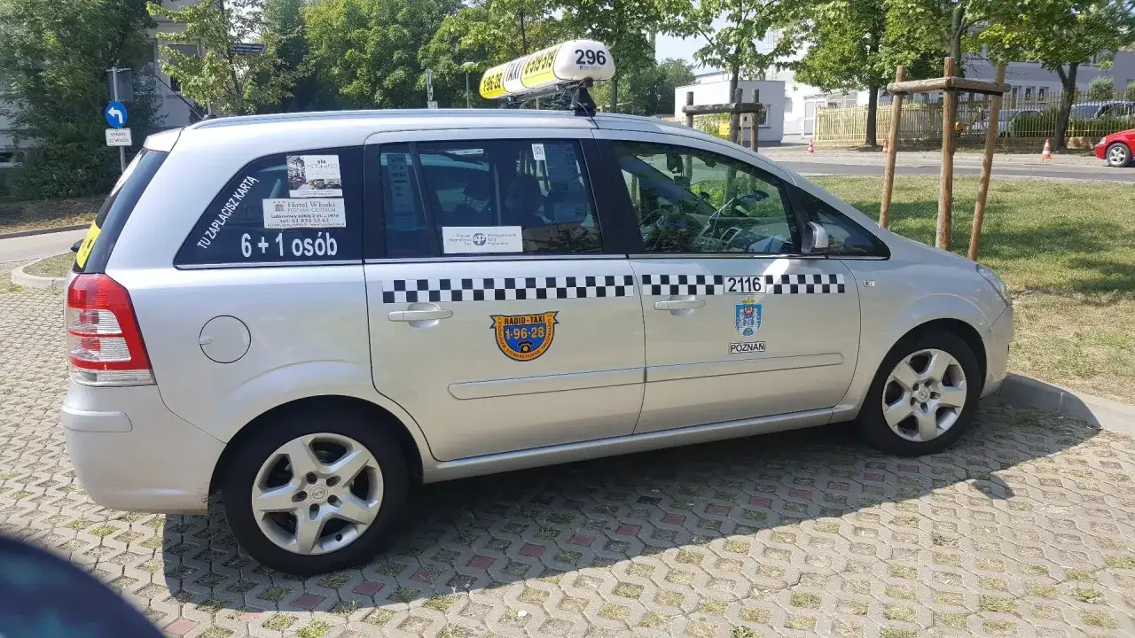 Zdjęcie Ile kosztuje taxi w Poznaniu? Sprawdź ceny i taryfy, by nie przepłacić