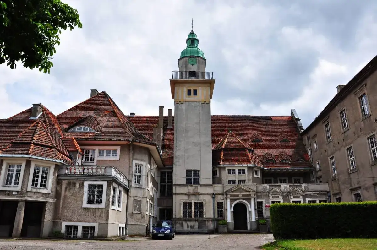 Zdjęcie Nowy zamek w Płotach - historia, tajemnice i co warto zobaczyć