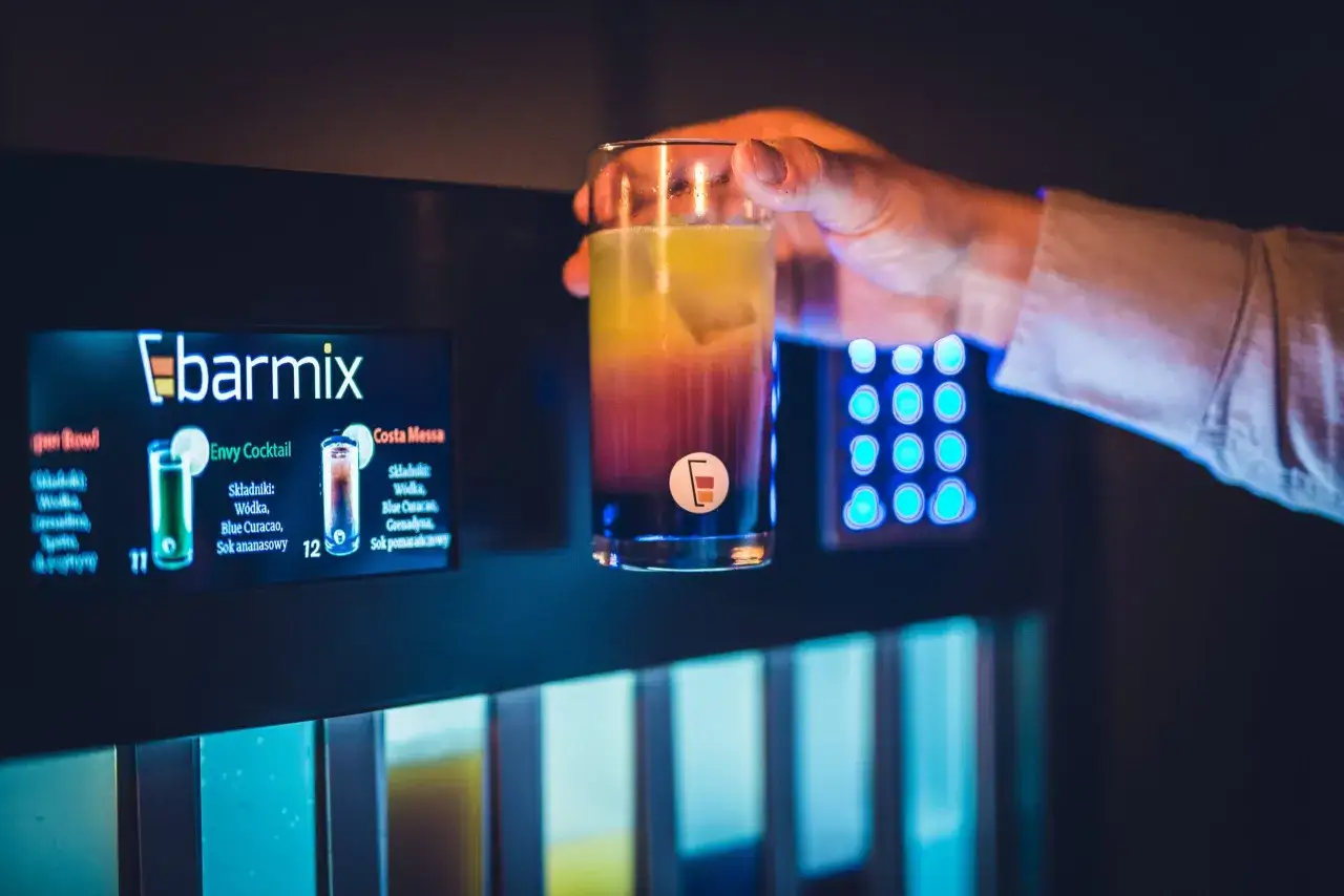 Zdjęcie Najlepsze drinki z Blue Curacao i Grenadiną na każdą imprezę
