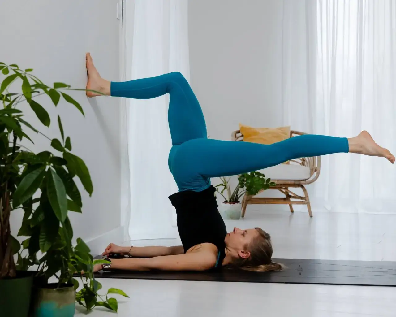 Zdjęcie Co daje pilates przy ścianie? Odkryj korzyści dla zdrowia i postawy