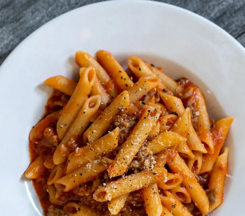Zdjęcie Szybkie i proste przepisy na makaron penne z sosem, które zachwycą