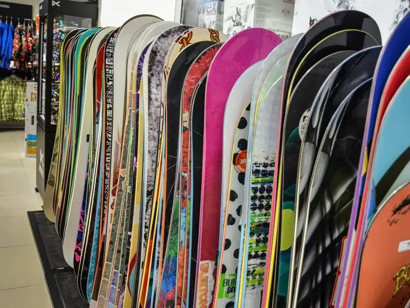 Zdjęcie Ile kosztuje snowboard? Przewodnik po cenach nowego i używanego sprzętu