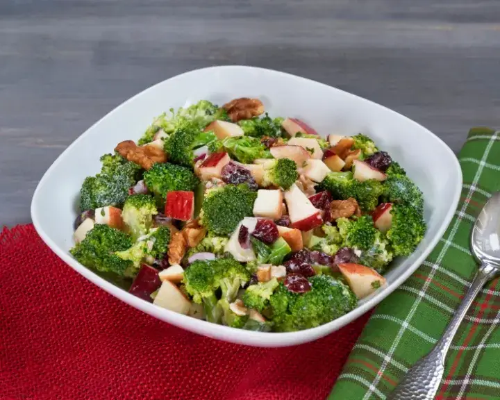 Zdjęcie Ensalada de br&oacute;coli y manzana: Receta f&aacute;cil, sana y vers&aacute;til